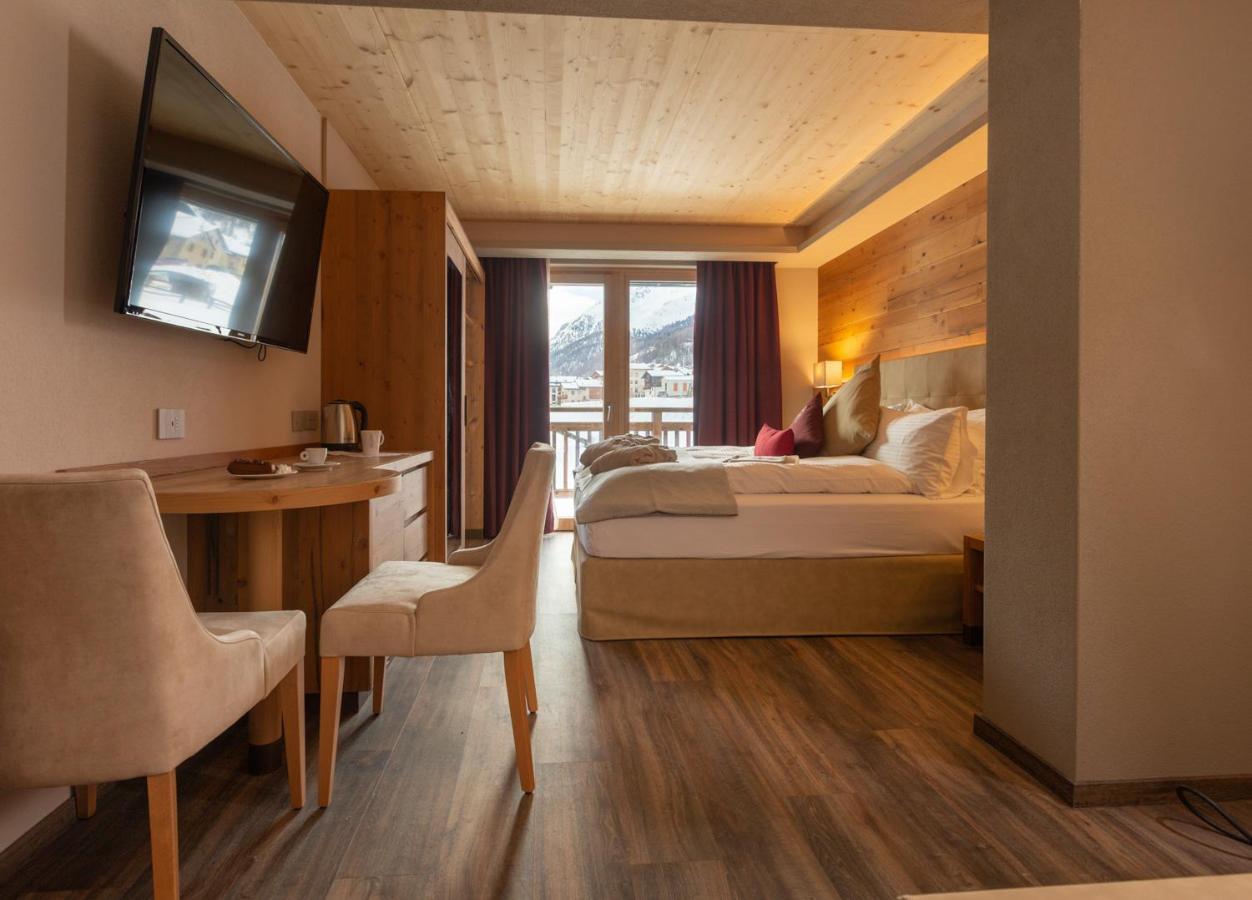 Mont Nevada - & 4*